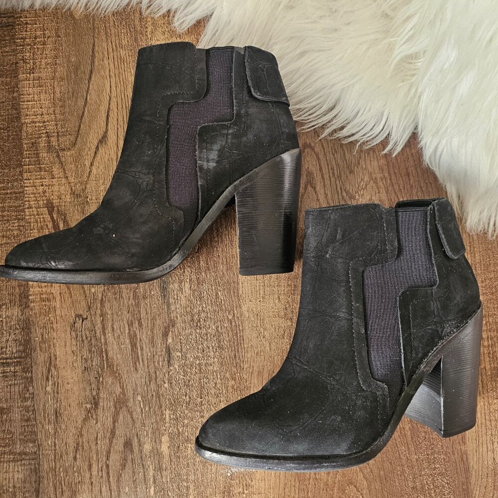 L.A.M.B./LAMB Mojo Block Heel Suede Ankle Boot US5.5 Black Croc - Picture 2 of 11